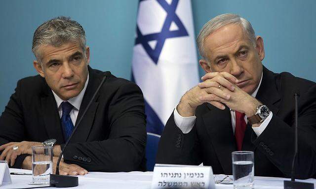 Yair Lapid (li.) ist sein Finanzminister-Amt los. Die Differenzen mit Premier Benjamin Netanyahu (re.) scheinen unüberbrückbar.