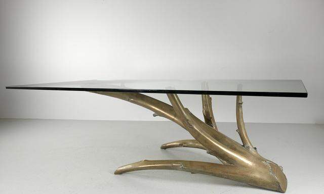 Dieser von Giacomo Manzù entworfene Tisch soll bis zu 280.000 Euro wert sein.