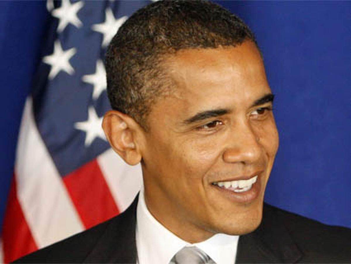 US-Präsident Barack Obama gilt als Sex-Symbol: Ein Fanartikel-Hersteller bietet sogar eine eigene Produktlinie mit dem Titel "Sexy Obama" an. Im Wahlkampf wurde berichtet, dass Obama an einem Tag gleich dreimal ins Fitnessstudio ging. Kommentatoren fragten spöttisch, ob er Präsident werden wolle oder Mister Universum. Kaum im Amt, sprossen bei Obama dann graue Haare. US-Medien spekulierten, er habe sich die Schläfen gefärbt, um distinguierter auszusehen. Obamas Leib-Friseur dementierte öffentlich.