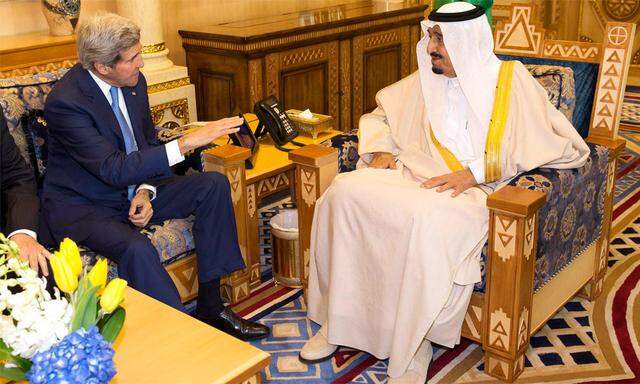 US-Außenminister Kerry mit dem saudischen König Salman.