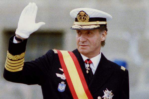 Der 77-jährige Monarch bestieg im November 1975 den spanischen Thron, seine Popularität hatte im Zuge mehrerer Skandale in jüngster Zeit stark gelitten.