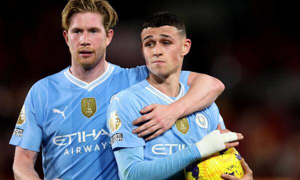 Kevin De Bruyne und Phil Foden haben mit Manchester City den Meisterschaftstitel in der eigenen Hand.