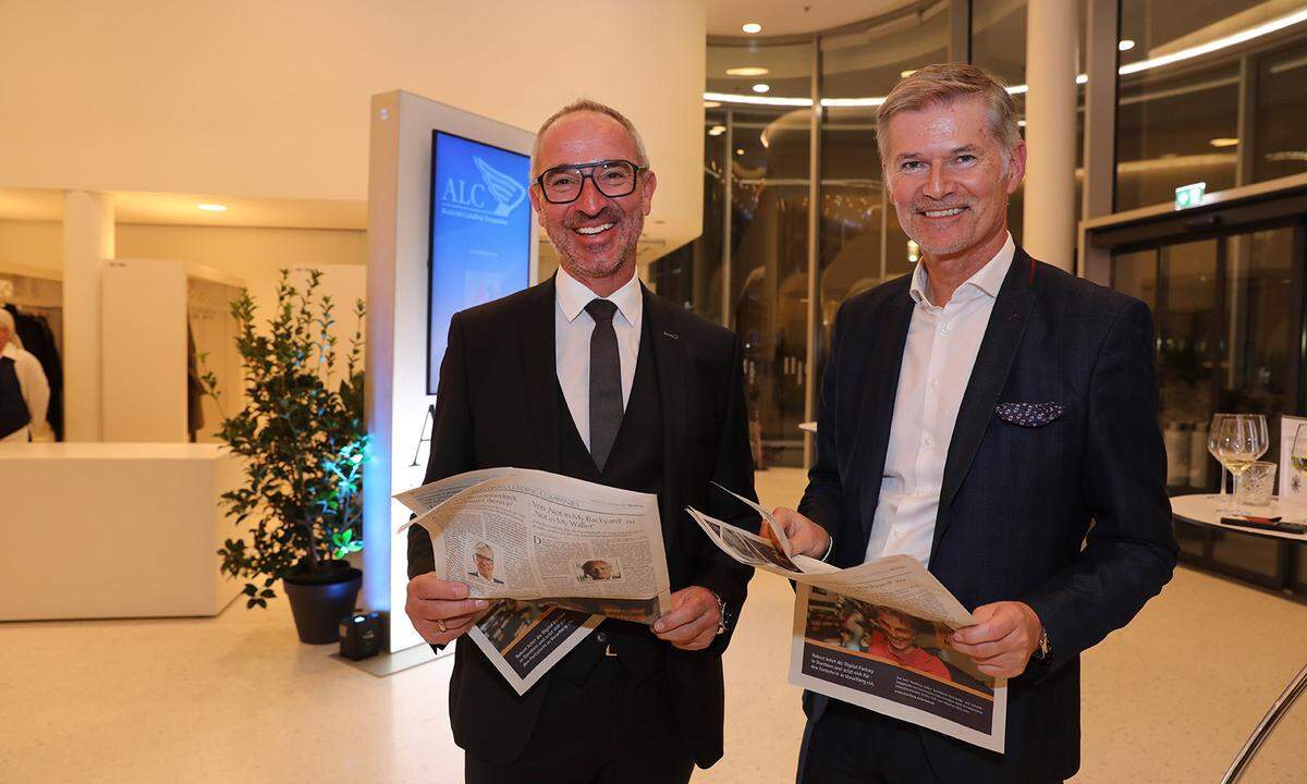 DONAU Versicherung-Landesdirektor Jürgen Gmeiner und Casiono Bregenz-Direktor Bernhard Moosbrugger (r.).