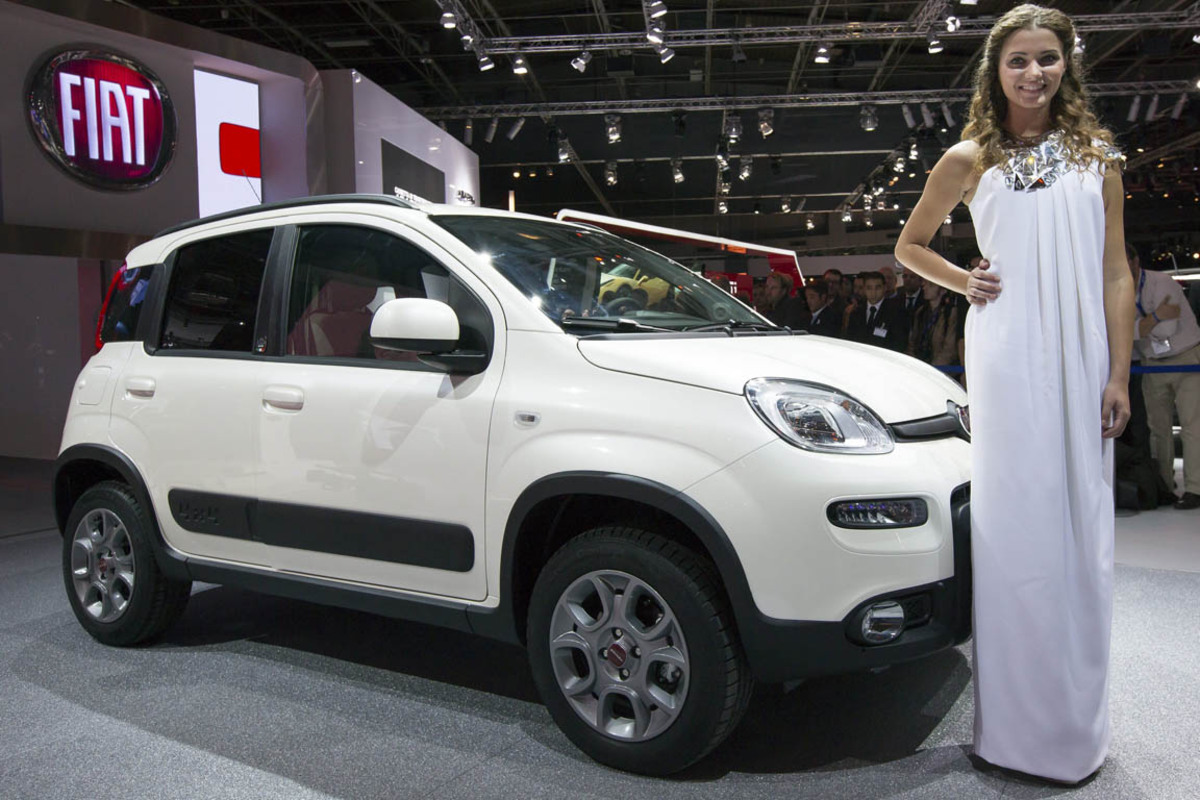 Wer sagt, dass SUVs groß sein müssen? Fiat macht aus dem 3,7 Meter langen Panda eine Art Geländewagen. Das Auto hat permanenten Allradantrieb und eine erhöhte Bodenfreiheit.