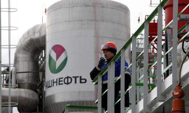 Employee talks on portable radio set at Bashneft - Novoil refinery in Ufa