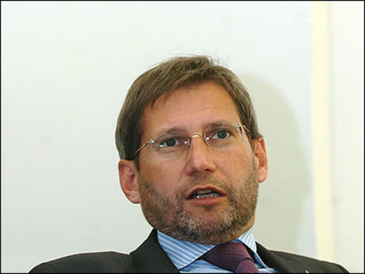 "Eine Familie hält in guten und schlechten Zeiten zusammen. Im Nachhinein ist man immer klüger als vorher, aber ich will keine vorschnellen Urteile fällen." Wiens VP-Chef Johannes Hahn