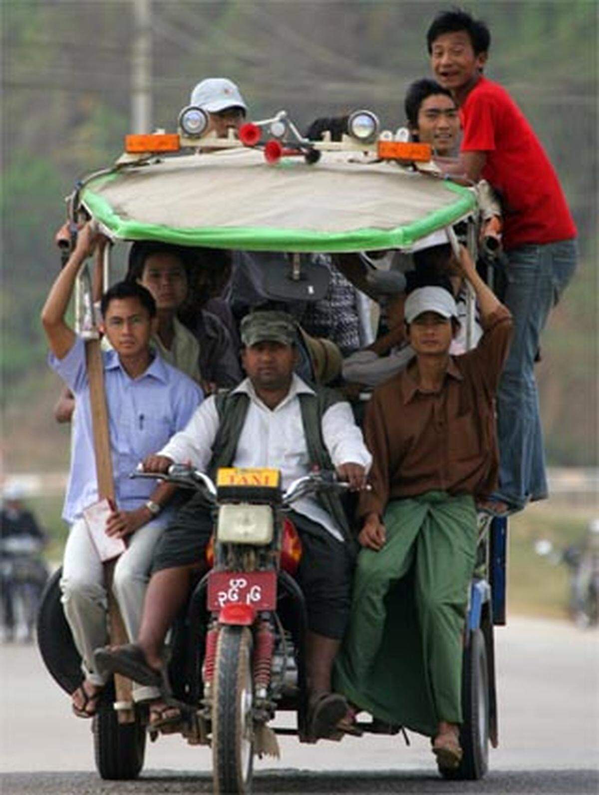 Auch Ford will in nächster Zeit Milliarden investieren, um in Indien ein Billigauto bauen zu können.  In diesem Land versucht allerdings gerade ein anderer Platzhirsch, den Markt der Region unter Kontrolle zu bringen: Tata Motors.