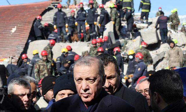 Erdogan erreichte am Mittwoch das Katastrophengebiet.