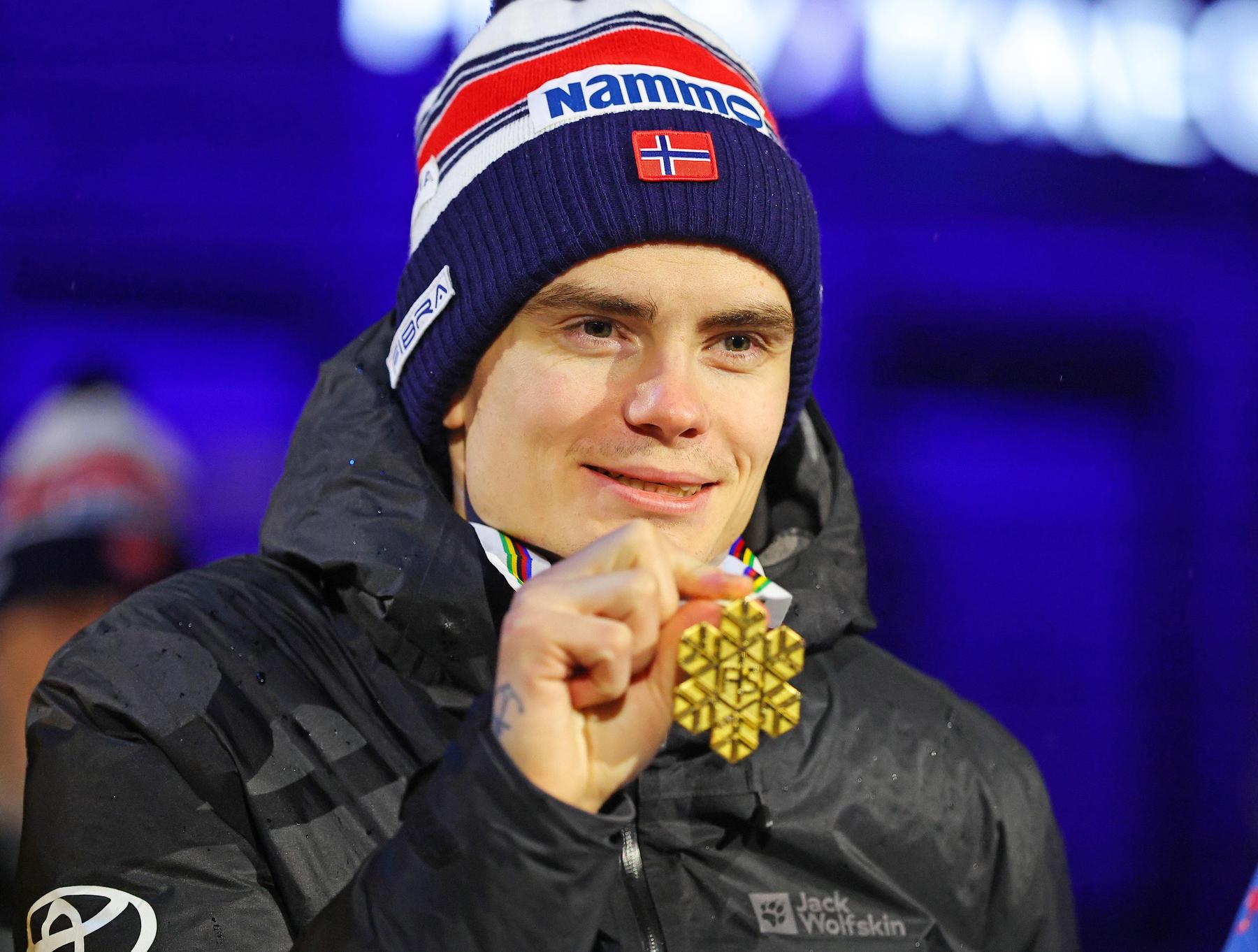 Anzug-Skandal im Skispringen: Drei Monate Sperre für Lindvik und Forfang