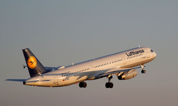 FILE PHOTO: A Lufthansa AIrbus A321 airplane takes off from the airport in Palma de Mallorca