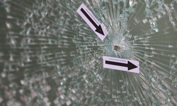 Spuren des Anschlags: Der 20-jährige Täter schoss mit einem AK47-Sturmgewehr, bevor die Polizei ihn ausschaltete.