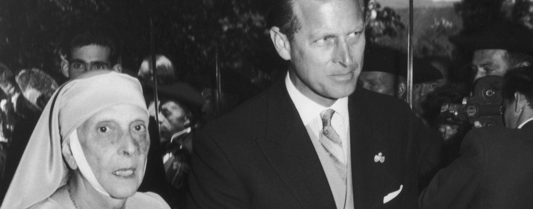 Spät fanden sie zueinander. Philip und seine Mutter Alice von Battenberg bei einem Treffen im Juni 1957.