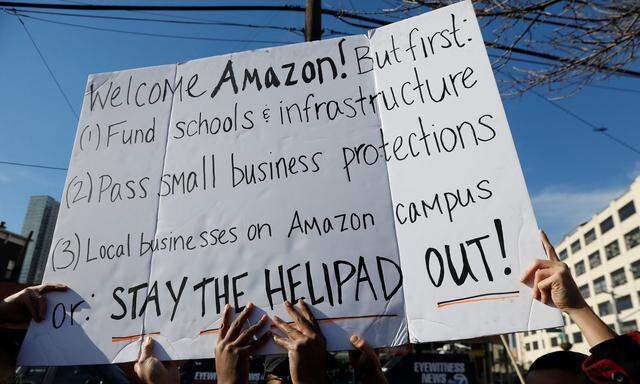 Demonstration gegen neuen Firmensitz von Amazon in New York