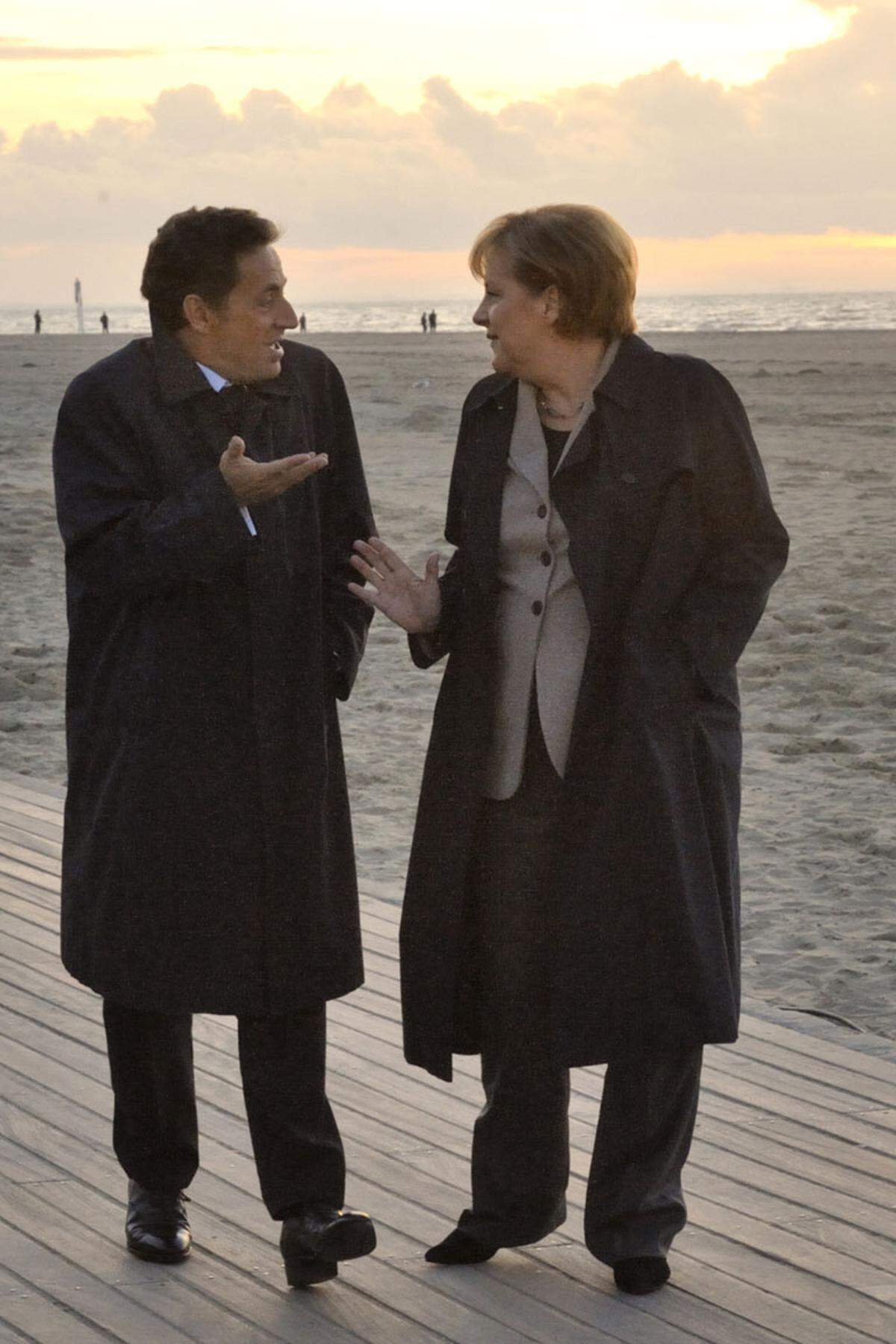 In Sarkozy hatte Merkel lange einen verlässlichen Partner für ihre Krisenpolitik, weshalb die Medien schon einen Hybrid namens „Merkozy“ schufen. Doch seit der Sozialist Francois Hollande in Paris am Ruder sitzt, wird die Abstimmung mit dem Nachbarn schwieriger.