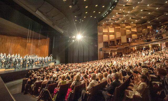 Die Wiener Philharmoniker sind untrennbar mit den Salzburger Festspielen verbunden. 