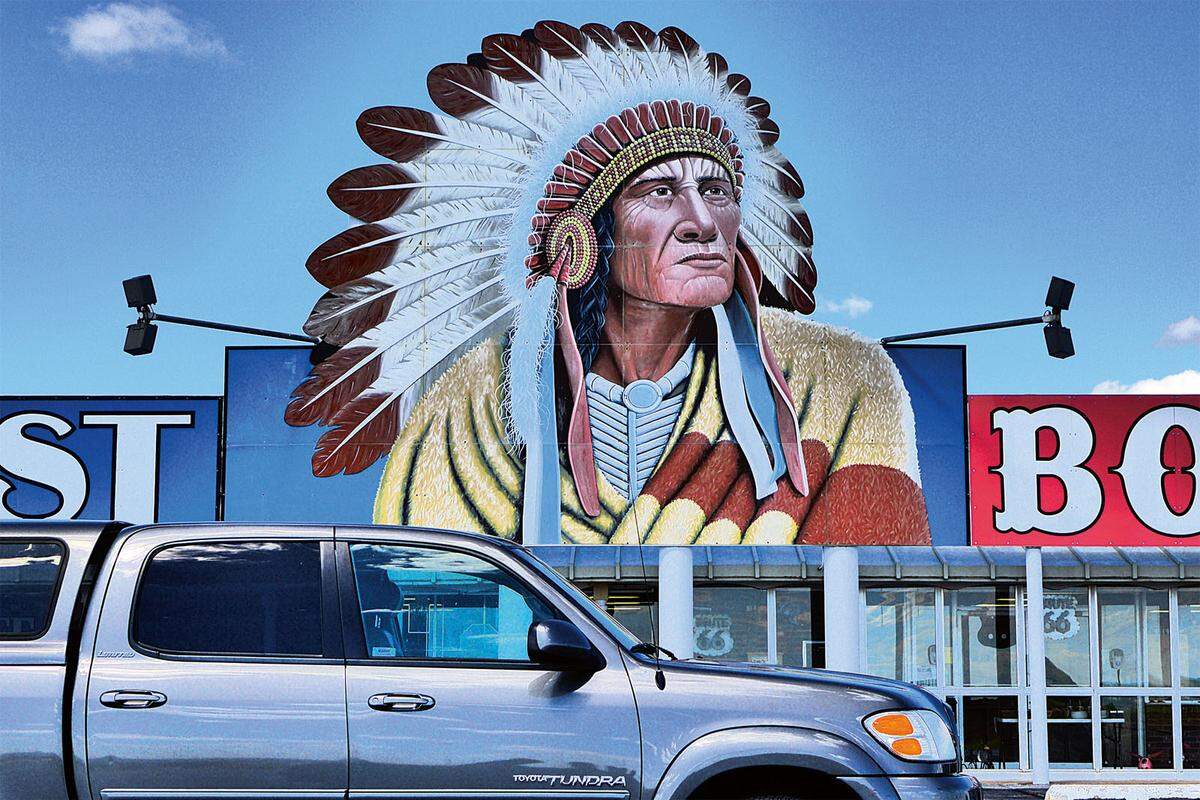 Der Umgang mit der indigenen Bevölkerung ist kein Ruhmesblatt in Oklahomas Geschichte. Aber in der Werbung greift man gerne auf sie zurück: Fassade eines Trading Post.