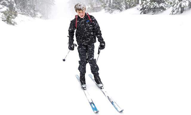 Skifahren, ein Kinderspiel: vom Herumkugeln zum Herumkurven. 