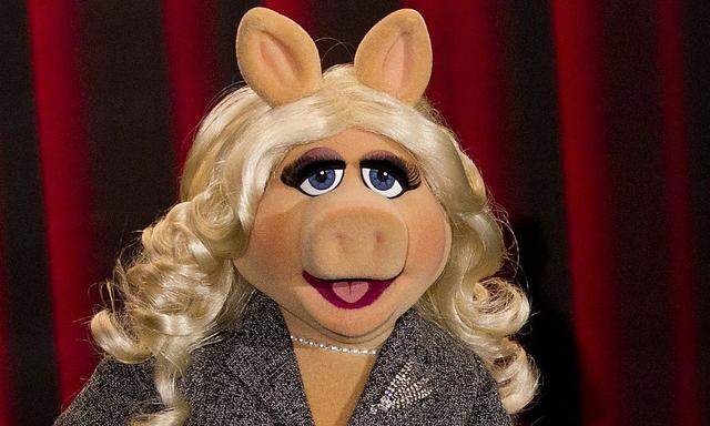 Muppet Miss Piggy poses during photocall promoting movie The Muppets in Berlin