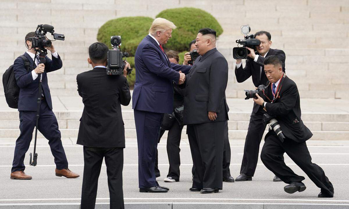 30. Juni 2019. Ein historisches Treffen in der entmilitarisierten Zone zwischen den beiden Koreas: US-Präsident Donald Trump traf den nordkoreanischen Präsidenten Kim Jong-un nicht nur einmal im letzten Jahr des Jahrzehnts.