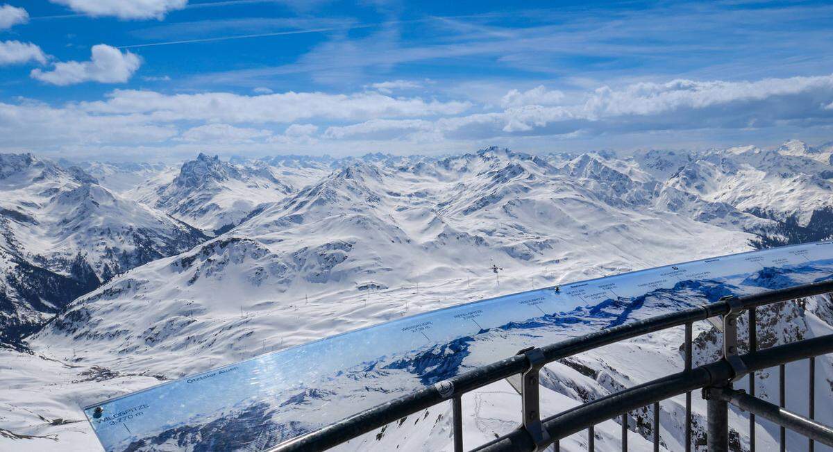 Der Arlberg ist ebenfalls äußerst beliebt bei Nutzern des sozialen Netzwerks. So belegt er mit 101.400 Hashtag-Einträgen seit der Gründung des sozialen Netzwerks bis zum Stichtag 5. August den zweiten Platz. Das für den Wintersport bekannte Bergmassiv im Westen des Landes profitiert vor allem von Gästen der international bekannten Wintersportorte Lech, Zürs und St. Anton am Arlberg.