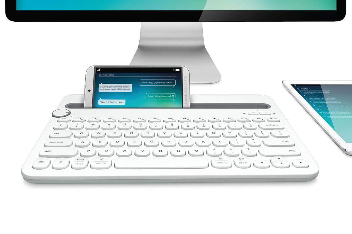 Logitech wartet auf der IFA mit einem praktischen Zubehör für Besitzer mehrerer Geräte auf. Die neue Tastatur bedient gleichzeitig bis zu drei Geräte mit unterschiedlichen Betriebssystemen, also etwa PC/Mac, Smartphone und Tablet. Gewechselt wird zwischen den Geräten über einen Drehknopf. Rund 50 Euro