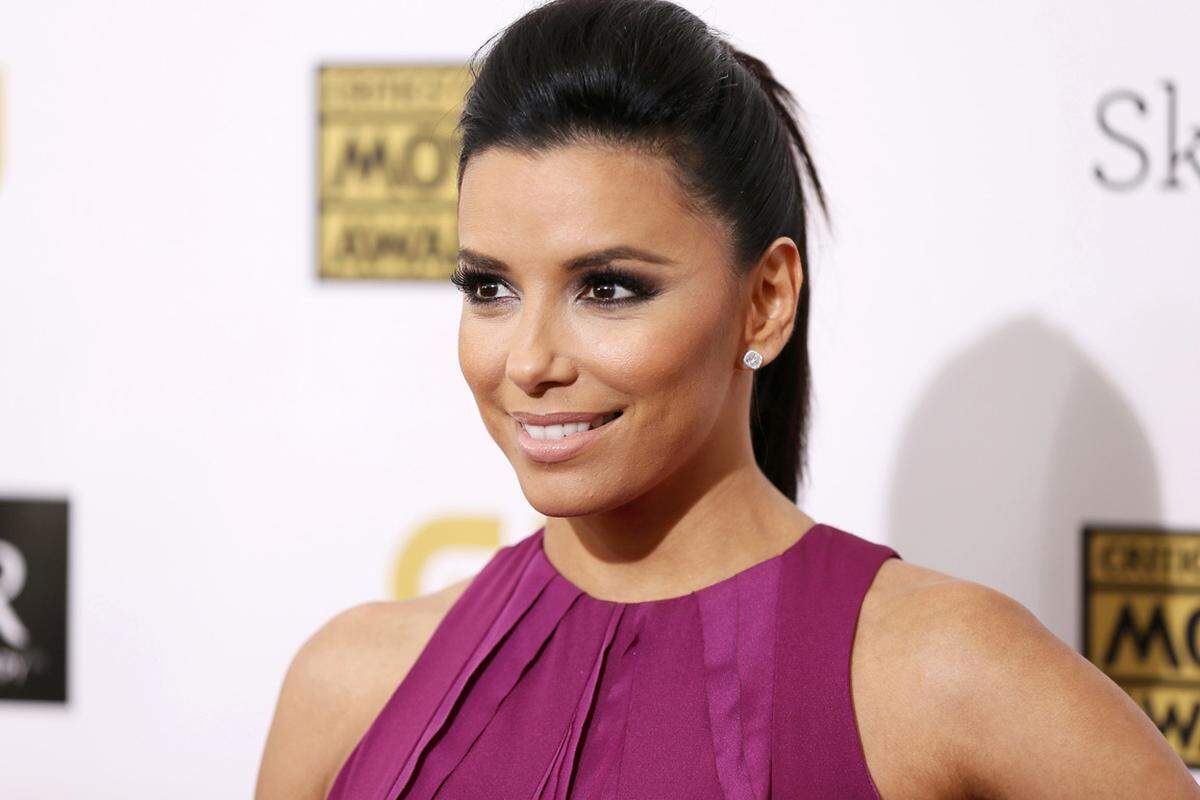 2013 feierte Schauspielerin Eva Longoria  ihren Master an der California State University. Dort beschäftigte sie sich mit den Erfahrungen mexikanischer und lateinamerikanischer Einwanderer in den USA. Sie hat selbst mexikanische Wurzeln.