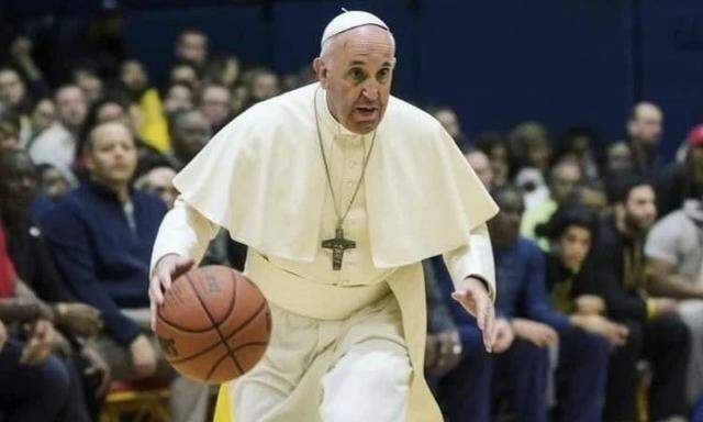 Der Papst ist ein Lieblingsobjekt für am Computer kreierte Bilder, dieses Mal ließ man ihn Basketball spielen.