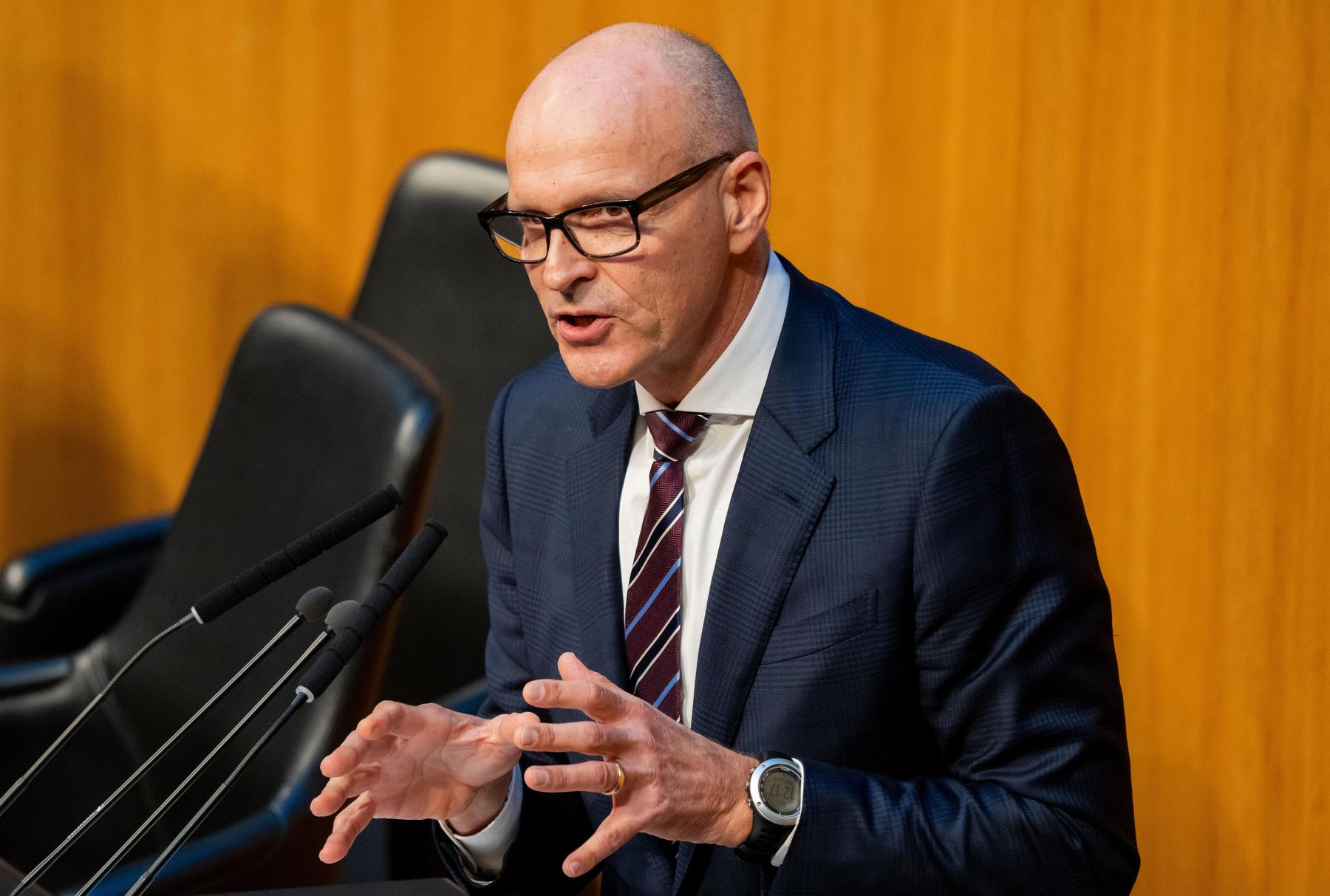 SS-Treuelied auf Begräbnis? Verfahren gegen FPÖ-Abgeordnete eingestellt