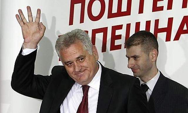Tomislav Nikolic freut sich über den Gewinn der Präsidentschaftswahlen