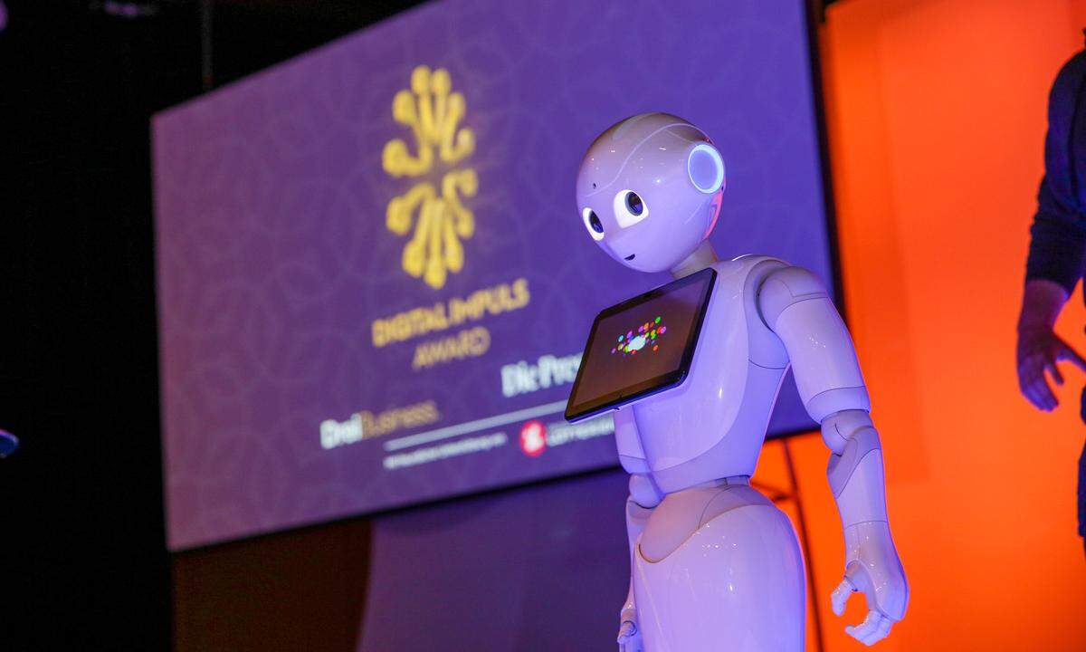 Der humanoide Roboter „Nova“, entstanden im Innovation Hub von Casinos Austria, hieß die Gäste willkommen – wie es für einen Roboter gebührt, mit einer synthetisch erzeugten Stimme.