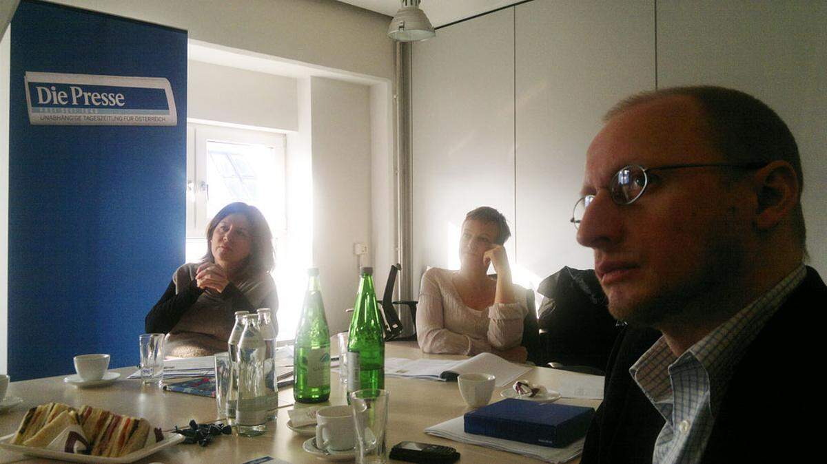 Die Jury ist beeindruckt. Hier im Bild: Joanna Bostock (FM4), Sibylle Hamann (Liga der Menschenrechte) und der stellvertretende Außenpolitikchef der "Presse" Wieland Schneider.