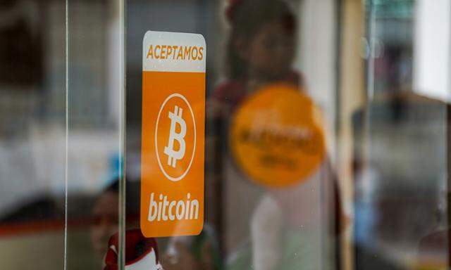 Binnen 24 Stunden ist Bitcoin um mehr als zehn Prozent gestiegen. Im Bild: Eine Archivaufnahme aus El Salvador.