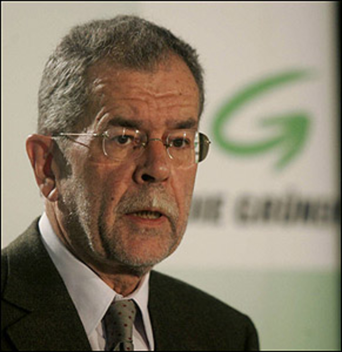 "Die FPÖ hat kein Programm außer Ausländerhass."  Alexander van der Bellen.