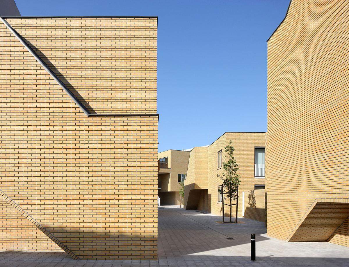 URA Yves Malysse &amp; Kiki Verbeeck   Collective Housing, Lokeren, Belgien, 2015Foto: Filip Dujardin