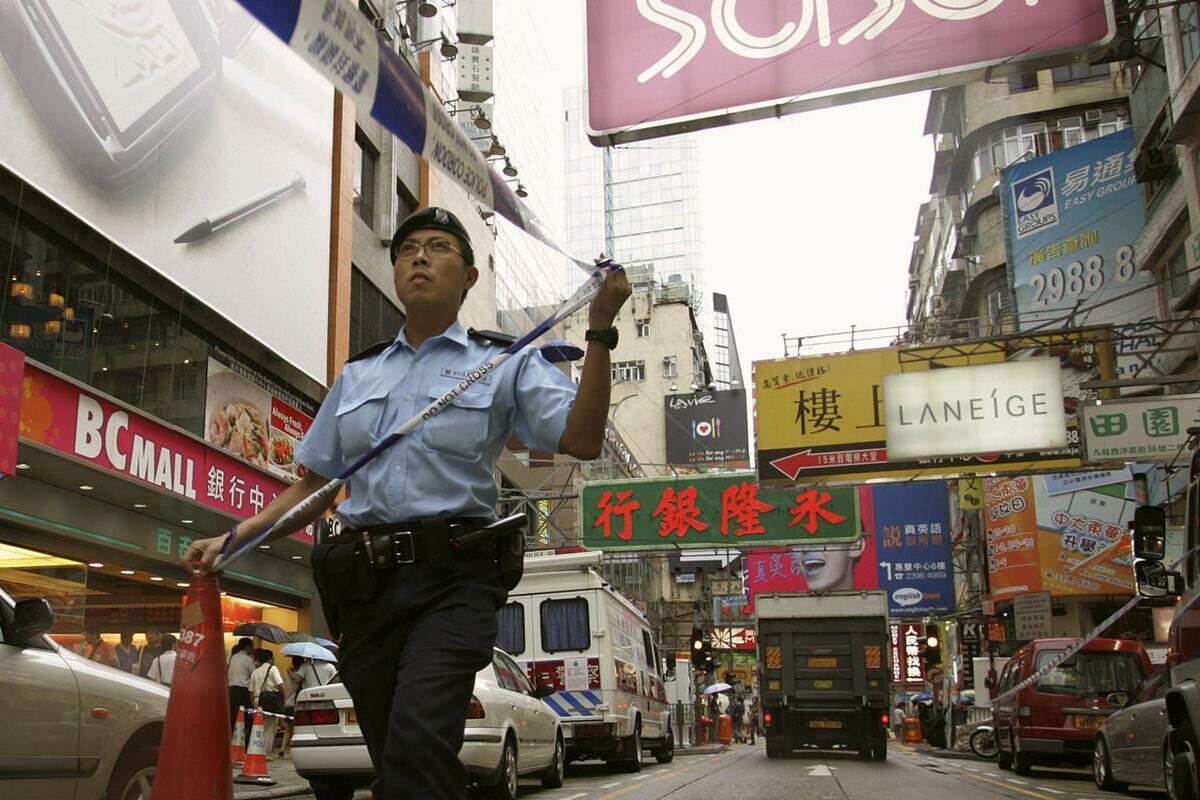 Die Spitzenmieten in den Top-Einkaufsmeilen klettern weltweit weiter und erreichen immer neue schwindelerregende Höhen. Die teuerste Einkaufsstraße der Welt ist in Hongkong, geht aus einer neuen Marktstudie von Cushman & Wakefield hervor. Auch der Kohlmarkt Wien als unangefochtene Nummer 1 der teuersten heimischen Standorte liegt im internationalen Vergleich weit vorne.