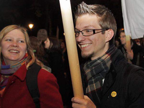 Dieser Lehramtsstudent ging auf die Straße, weil er findet, Bildung dürfe nicht ökonomisiert werden. Wohin sollen die Proteste führen? "Ich wäre schon zufrieden, wenn wir mal ernst genommen werden," sagte er.