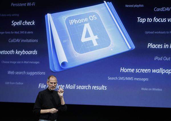Der Jubel bei der Fangemeinde war groß, als Steve Jobs Anfang April das neue iPhone-Betriebssystem ankündigte und integriertes Multitasking versprach. Damals noch iPhone OS 4 genannt, wurde es mit Vorstellung des iPhone 4 in iOS 4 umbenannt. Die Begründung: Da auch das Tablet iPad und der iPod Touch damit laufen, könne man den Namen nicht mehr nur auf das Handy beschränken.