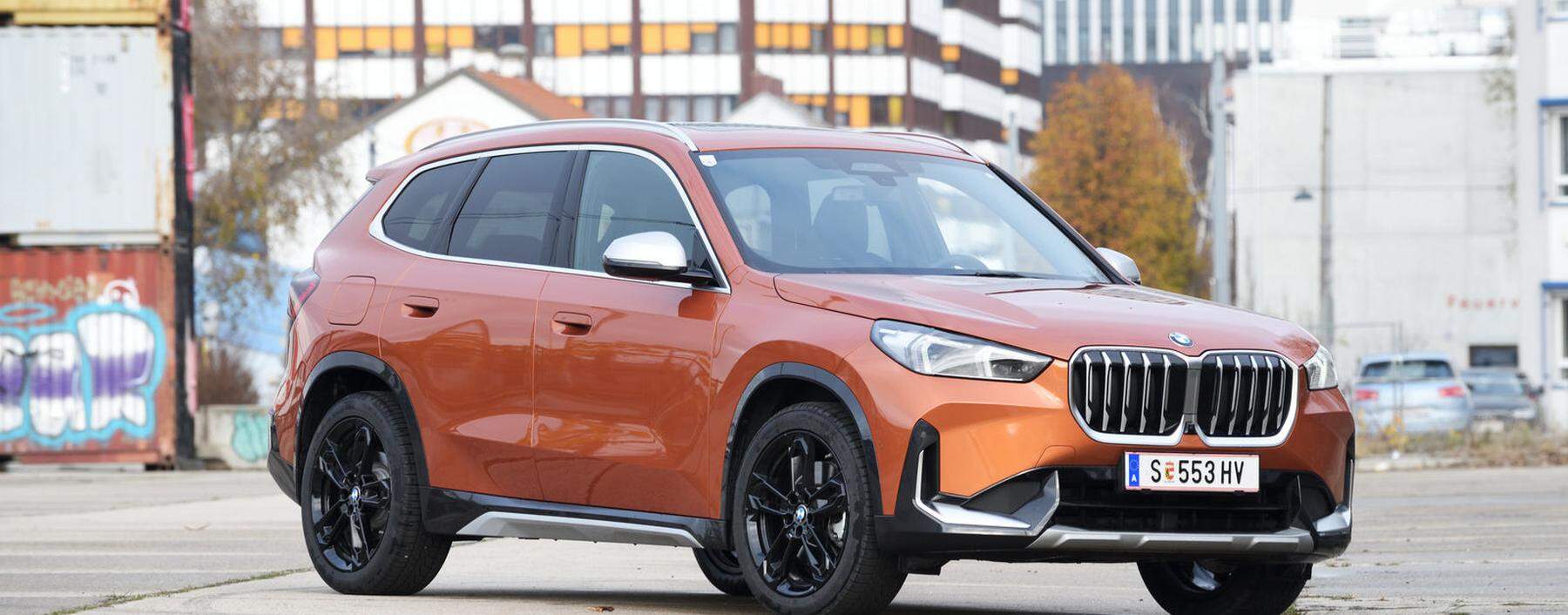 Dynamische Auftritt: Der neue BMW X1 mit schmalen Leuchten und bündigen Türgriffen. 