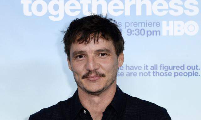 Pedro Pascal jagt in der Netflix-Serie „Narcos“ den Drogenboss Pablo Escobar. Aber auch in einem der „Game of Thrones“-Ableger würde er gerne wieder mitspielen. 