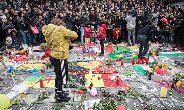Die Belgier legten eine Schweigeminute für die Opfer ab.