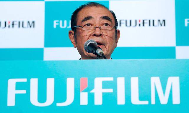 Fujifilm Holdings' Chief Executive Officer Shigetaka Komori speaks at a news conference in Tokyo