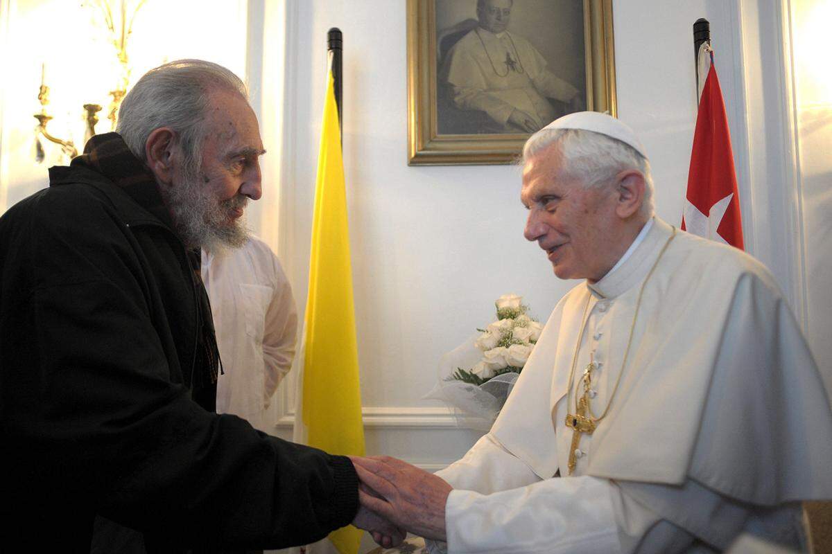 Zum Abschluss des Papst-Besuches in Kuba gab es ein halbstündiges Treffen mit dem ehemaligen Revolutionsführer Fidel Castor. Dieser hatte bereits das Gespräch mit Johannes Paul II., den Vorgänger von Benedikt XVI., gesucht.