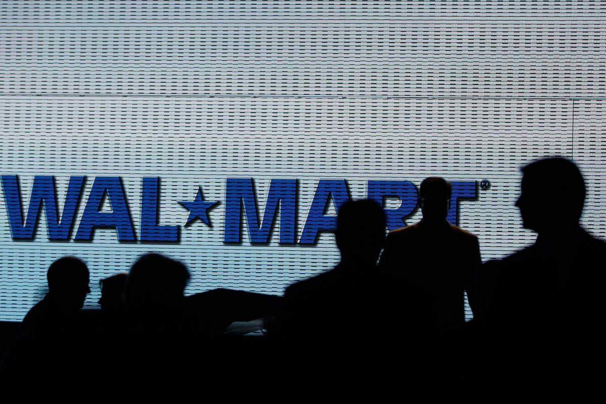 Auf den nächsten Rängen befinden sich drei relativ medienscheue Erben der weltgrößten Supermarktkette Wal-Mart: S. Robson Walton (26,1 Mrd. Dollar), Alice Walton (26,3 Mrd. Dollar) und Jim Walton (26,8 Mrd. Dollar).