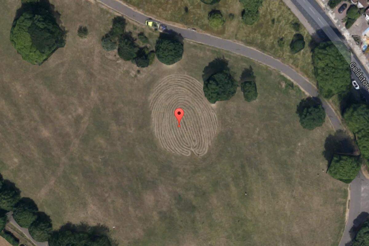 Kornkreise kann jeder. Wie sieht es aber mit dem größten Fingerabdruck der Welt aus? Zu finden ist dieser in Hove Park in England. Er misst knapp 40 Meter.