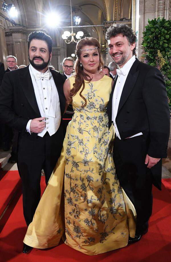 Sopranistin Anna Netrebko verpackte ihr sonniges Gemüt in einem Kleid von Oscar de la Renta.