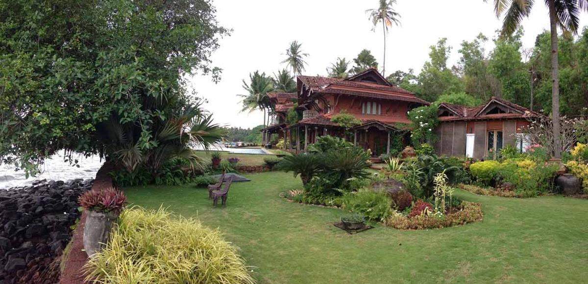 Das Boutiquehotel hat neun große Zimmer, der großzügige Garten und die beiden Pools bieten genügend Privatsphäre.