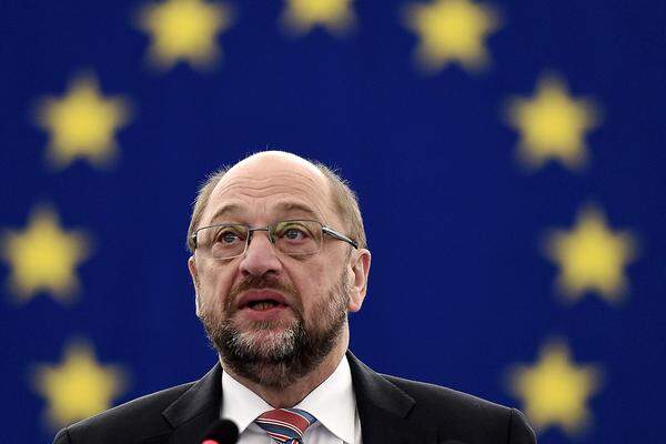 EU-Parlamentspräsident Martin Schulz erklärte: "Der Sieg von Donald Trump ist unzweideutig und muss respektiert werden. Ich gratuliere ihm und der Republikanischen Partei zu ihrem Sieg". Die EU-US-Beziehungen seien ein Schlüsselelement für die globale Stabilität, erklärte Schulz. Die EU sei dem Fortbestand dieser Beziehung verpflichtet. "Wir hoffen, dasselbe gilt für den künftigen US-Präsidenten."