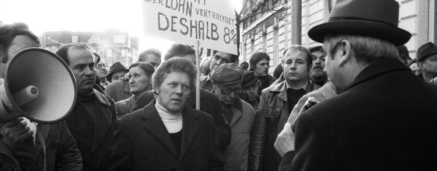 In den 1970er-Jahren drehte sich die Lohn-Preis-Spirale rasant – hier eine Demonstration von Metallarbeitern in Düsseldorf 1976.