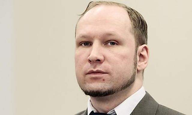 Norwegian anti-Muslim fanatic Anders Behring Breivik arrives in court in Oslo