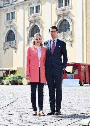 Katrin Grollnigg und Matthias Hollerweger (hier auf der Freyung) haben sich im Mai 2020 verlobt und gleich entschieden, erst 2022 zu heiraten – mit großer kirchlicher Trauung im Stift Göttweig. 